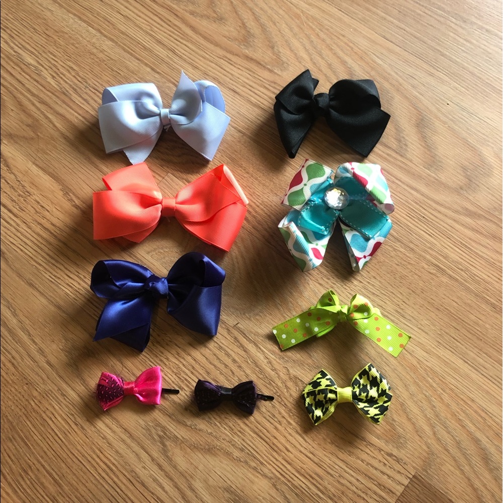 Many colorful bows for your hair